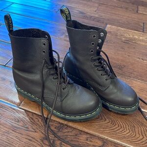 Dr. Martens 1460 Pascal in brown leather